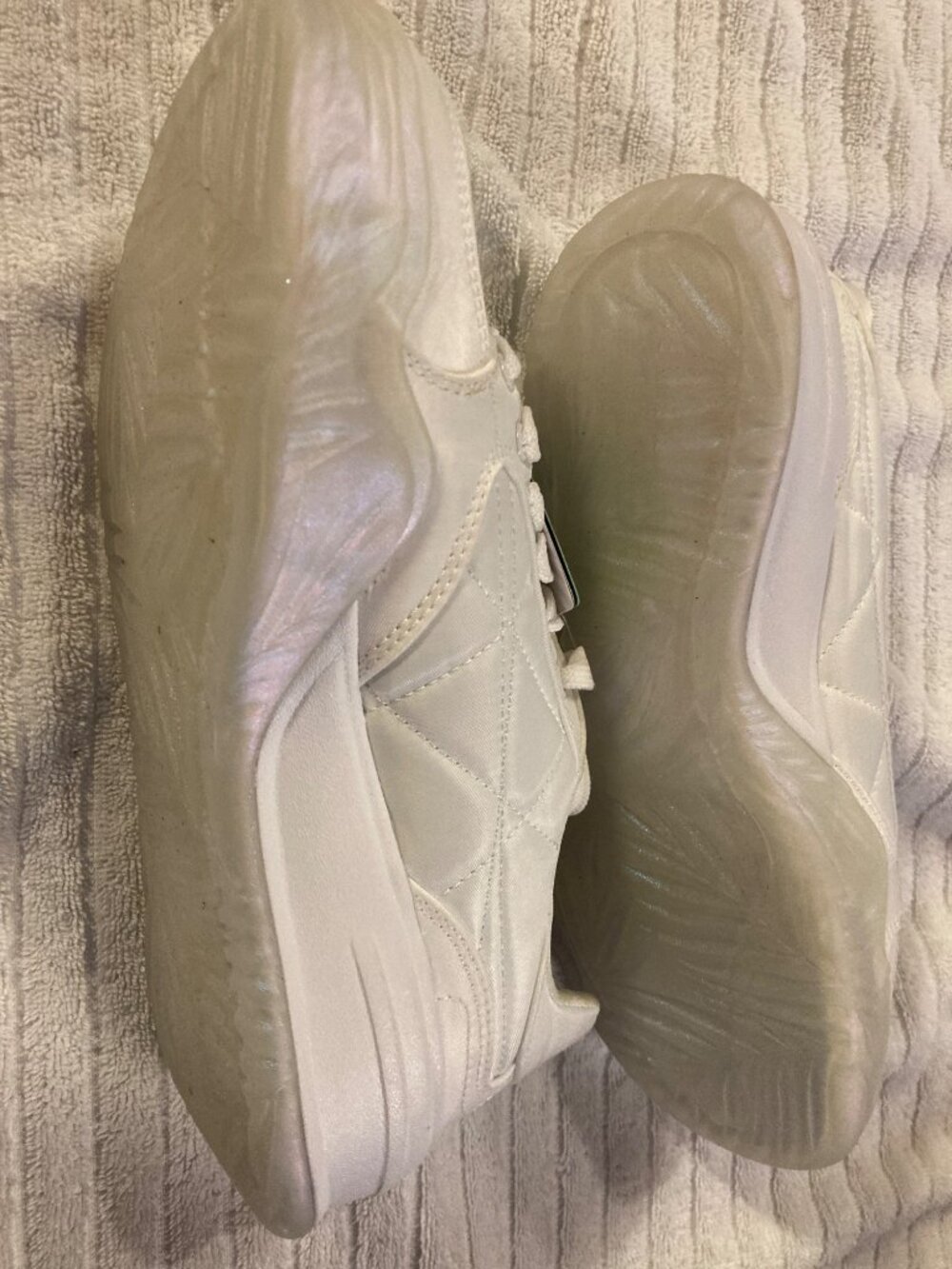 Skechers Women's Vegan Air-Cooled Memory Foam Quilted White Sneakers Size 8 New - Picture 6 of 11